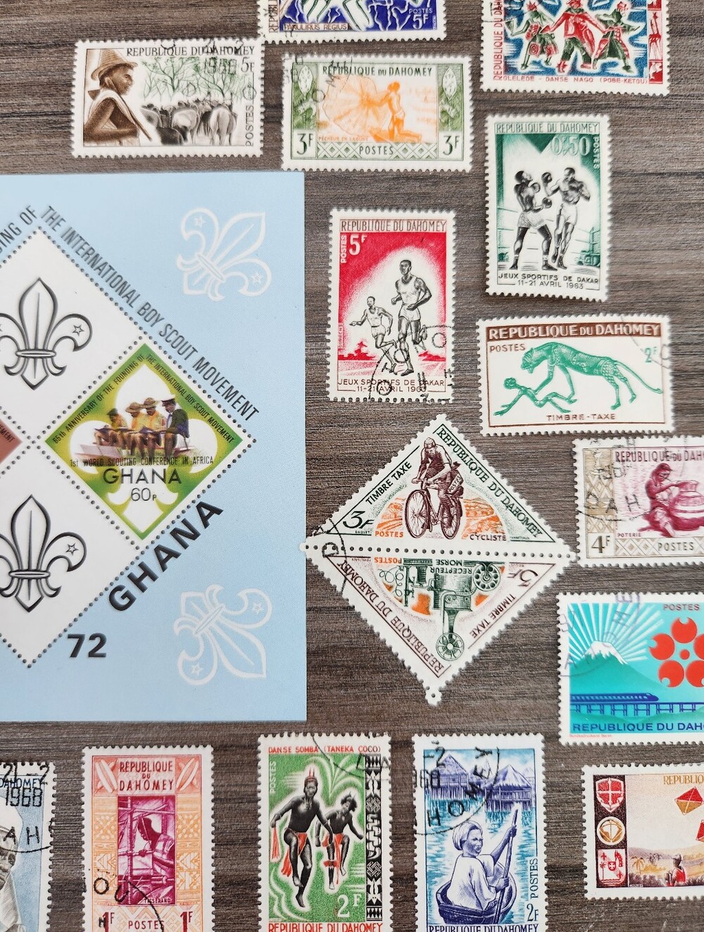 18 Vintage 60s-70s Misc Africa Stamps (Ghana, Benin, Cameroon)